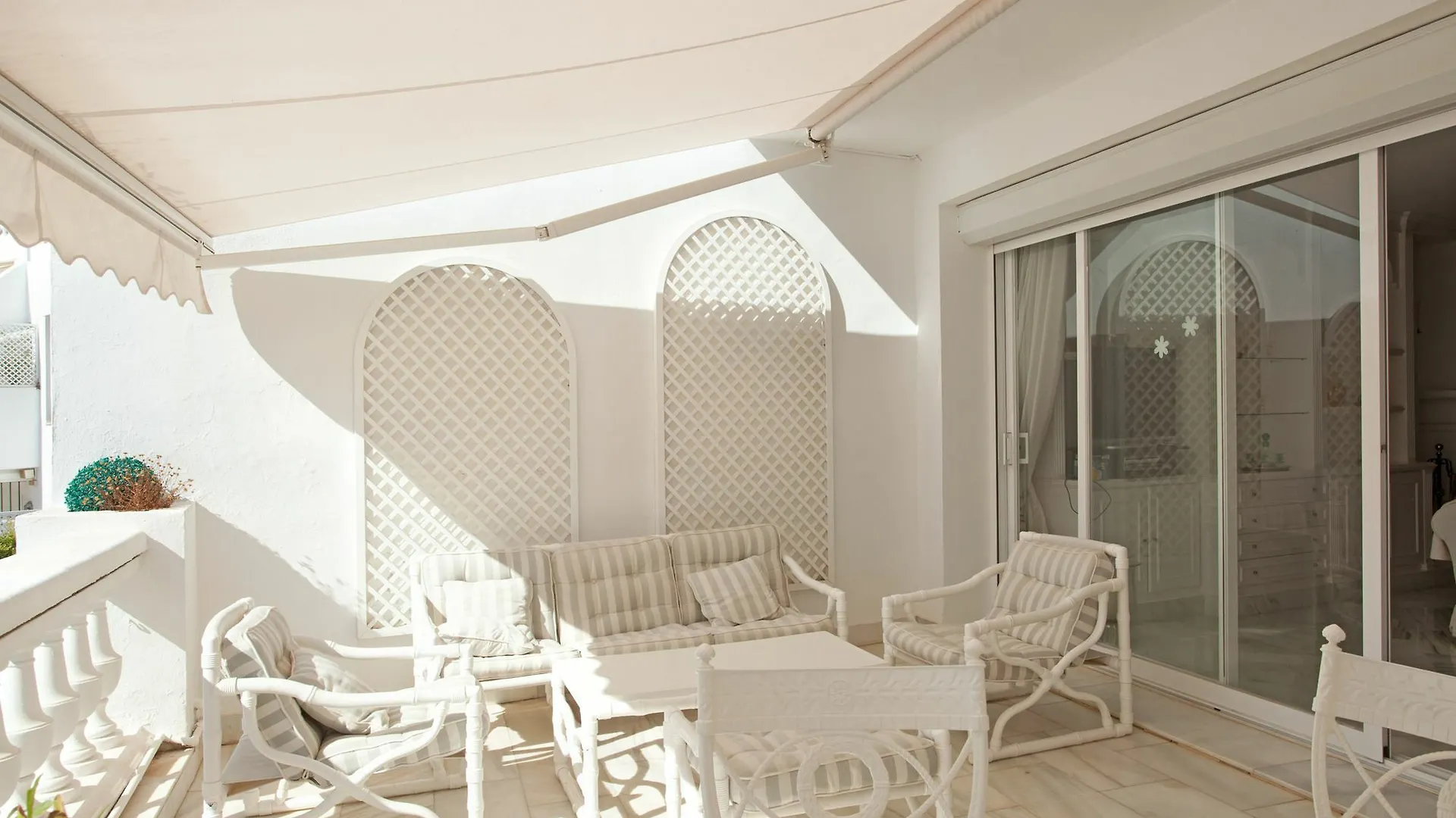 White Pearl Beach D6 Marbella